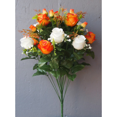 Bouquet bicolore de boutons de roses jardin