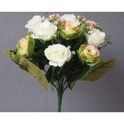 Petit bouquet rond de 18 tiges de roses et baies