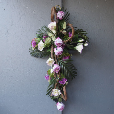 Croix bois et fleurs