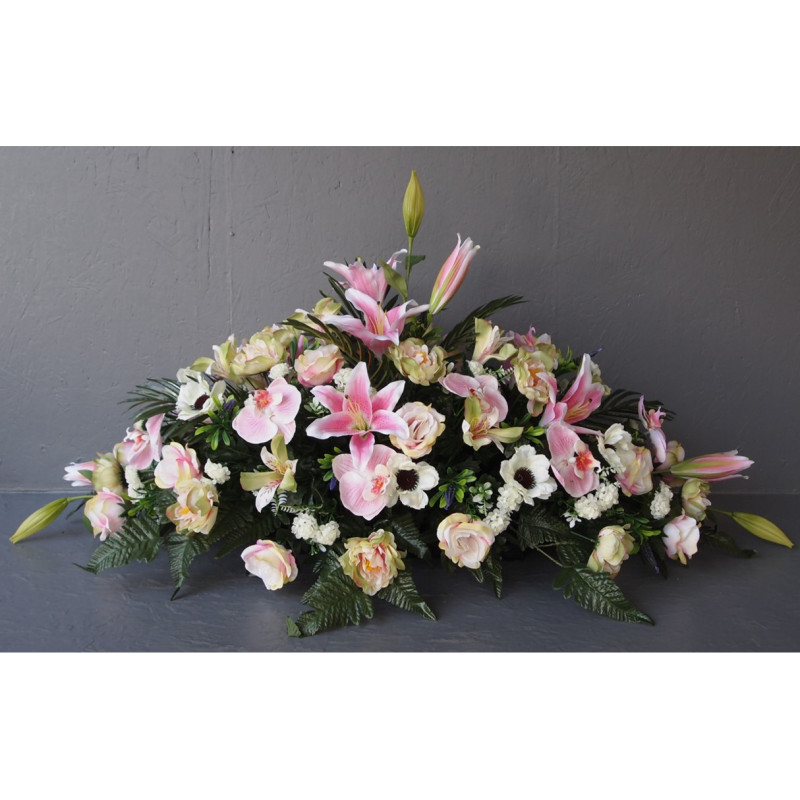 Dessus de cerceuil sur plateau