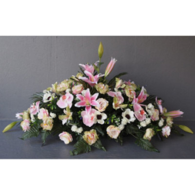 Dessus de cerceuil sur plateau