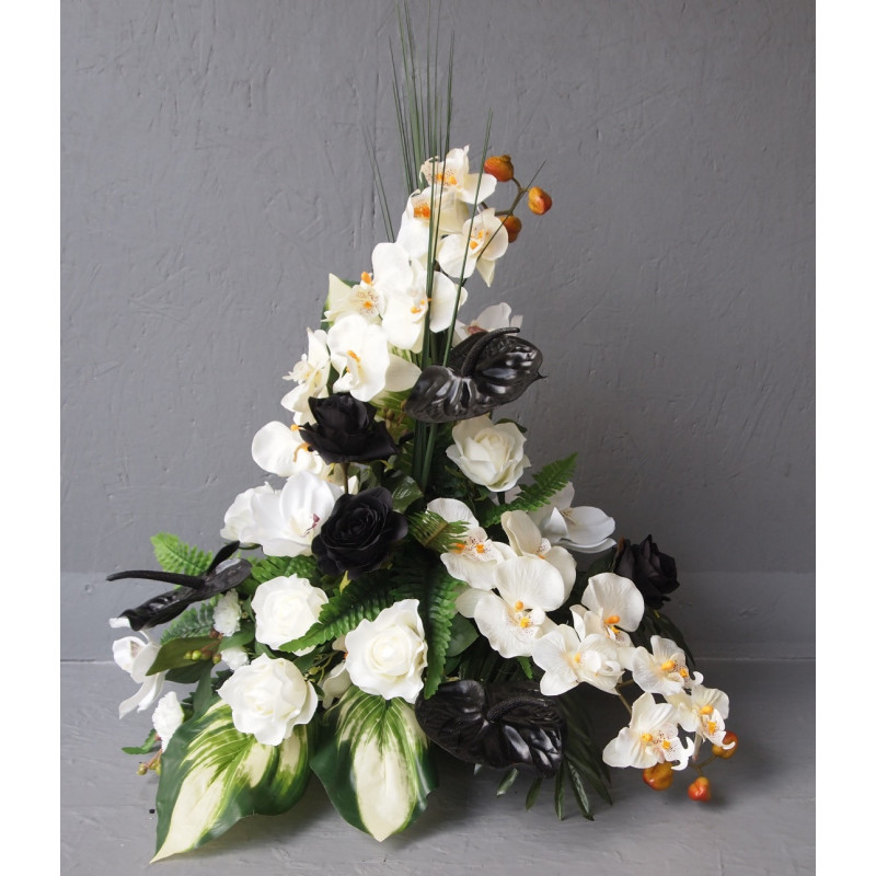 Devant de tombe noir et blanc