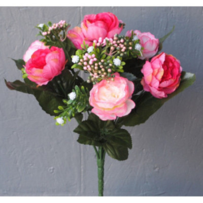 Petit bouquet de petites pivoines et baies