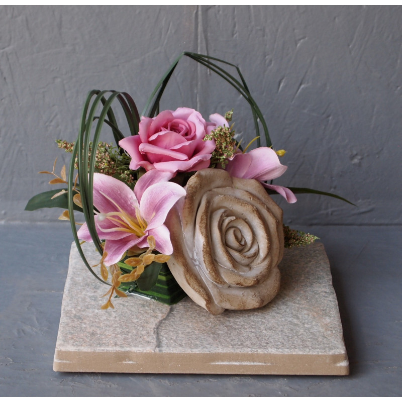 Figurine ciment Rose/céram carré