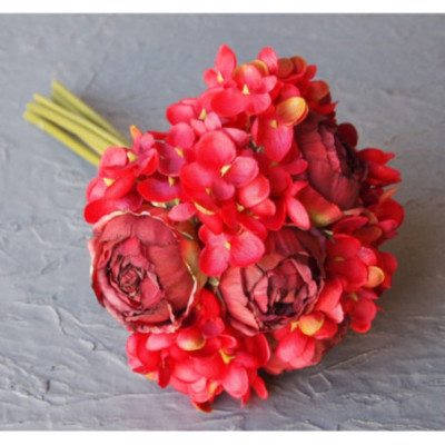 Bouquet rond, roses anciennes et hortensias